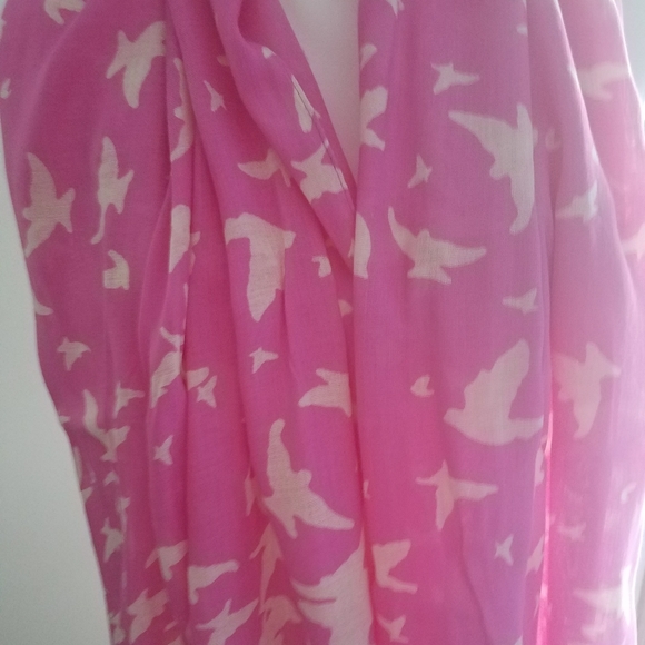 Nwot Bird print pink   scarf / shawl - Picture 3 of 7